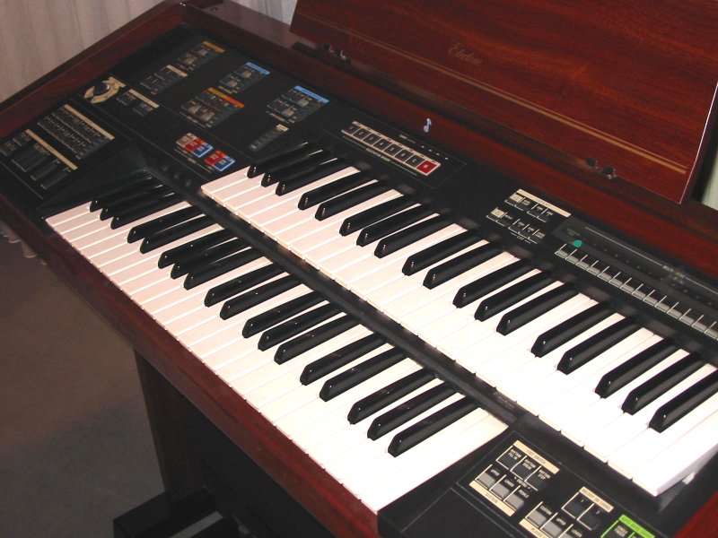 Yamaha Electone MC-200