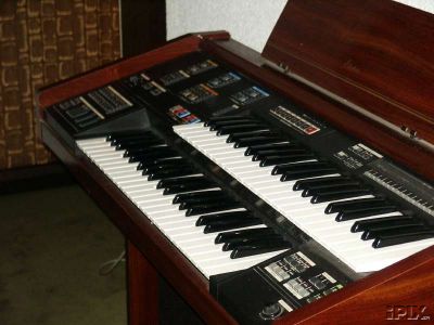 Yamaha Electone MC-200