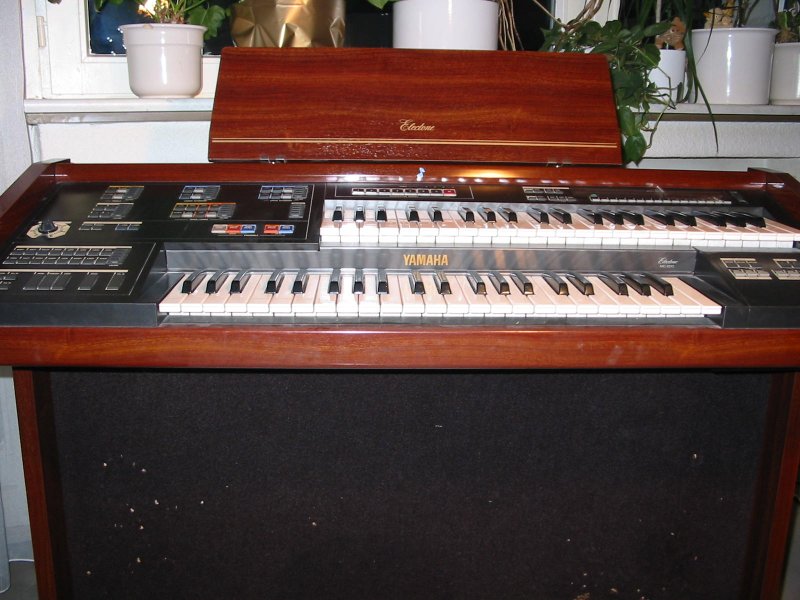 Yamaha Electone MC-200