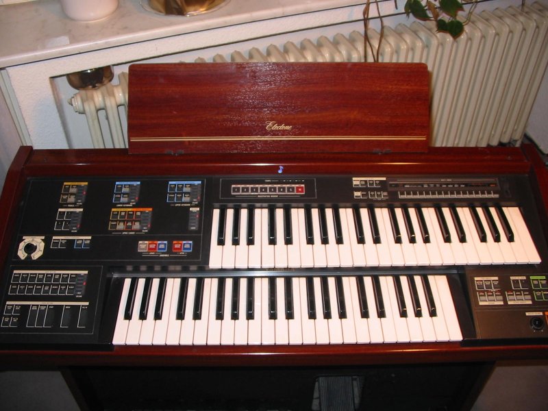 Yamaha Electone MC-200