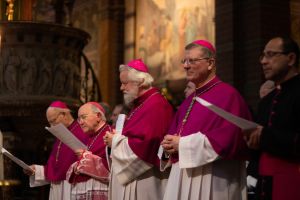 Vier bisschoppen op een rij: Van Burgsteden, Nuntius Cavalli, Punt en Hendriks