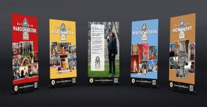 Rolbanners voor de jarige Sint-Jan