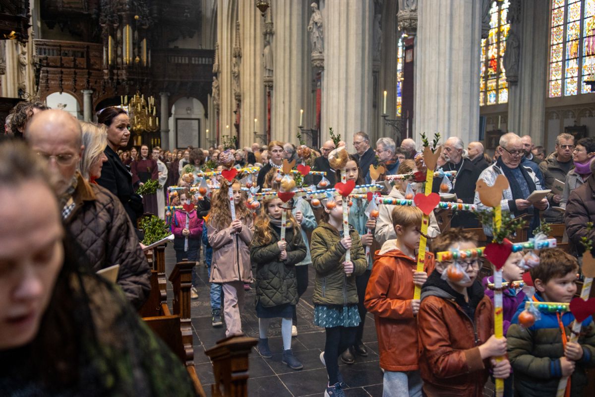 Kleurrijke Palmpasenviering