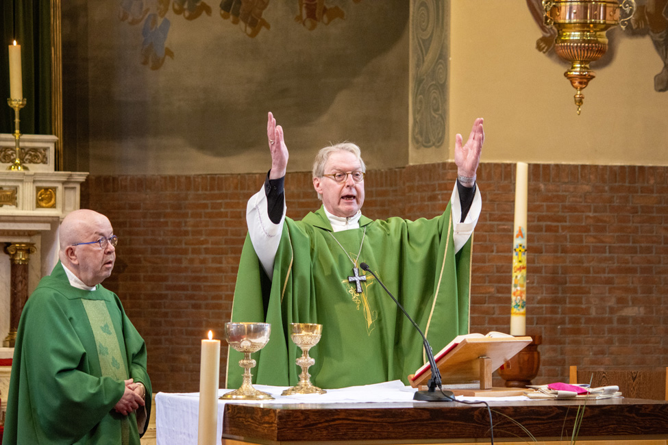 Mgr De Korte in Martinuskerk Zaltbommel Mgr De Korte in Martinuskerk Zaltbommel