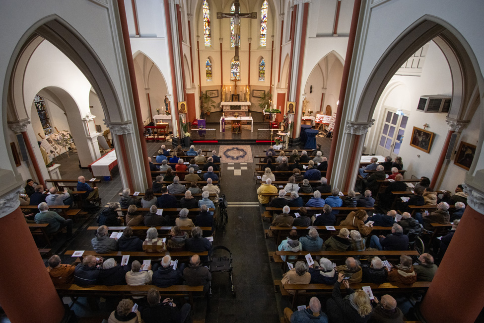 Laatste viering H. Annakerk in Hintham Laatste viering H. Annakerk in Hintham